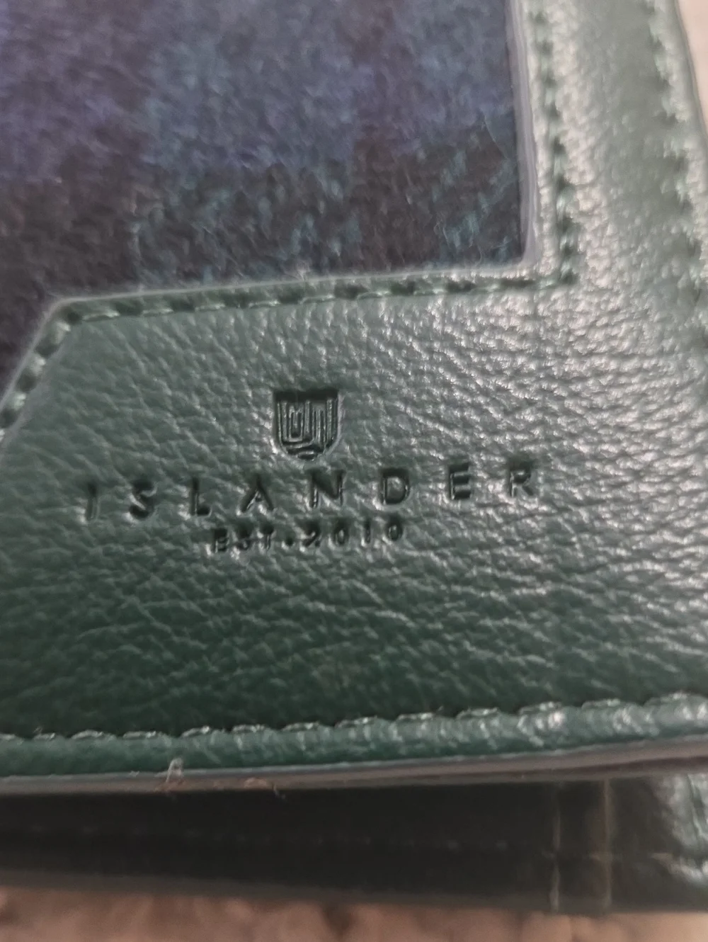 NWOT THE ISLANDER MENS WALLET